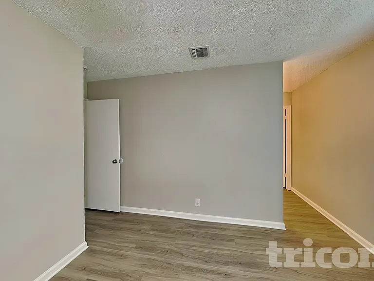6831 De Palma — Photo 8