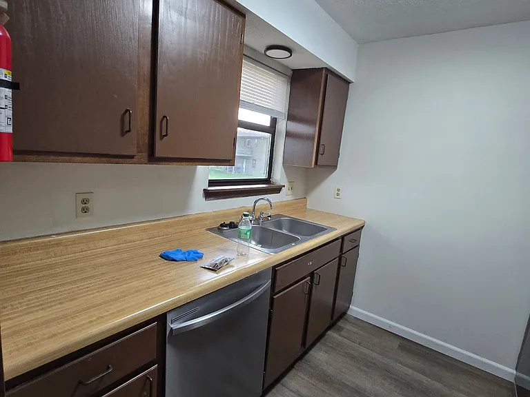 125 Albany Dr #C — Photo 4