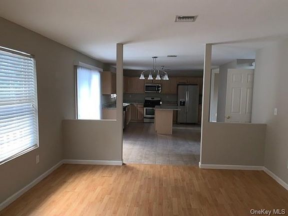 4th image of 53 Lake Shore Dr E