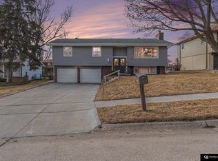 11329 Raleigh Dr, Omaha, NE 68164