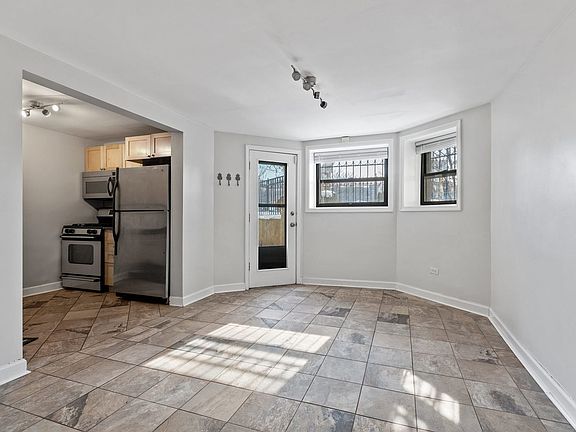 4th image of 956 W Cuyler Ave APT G