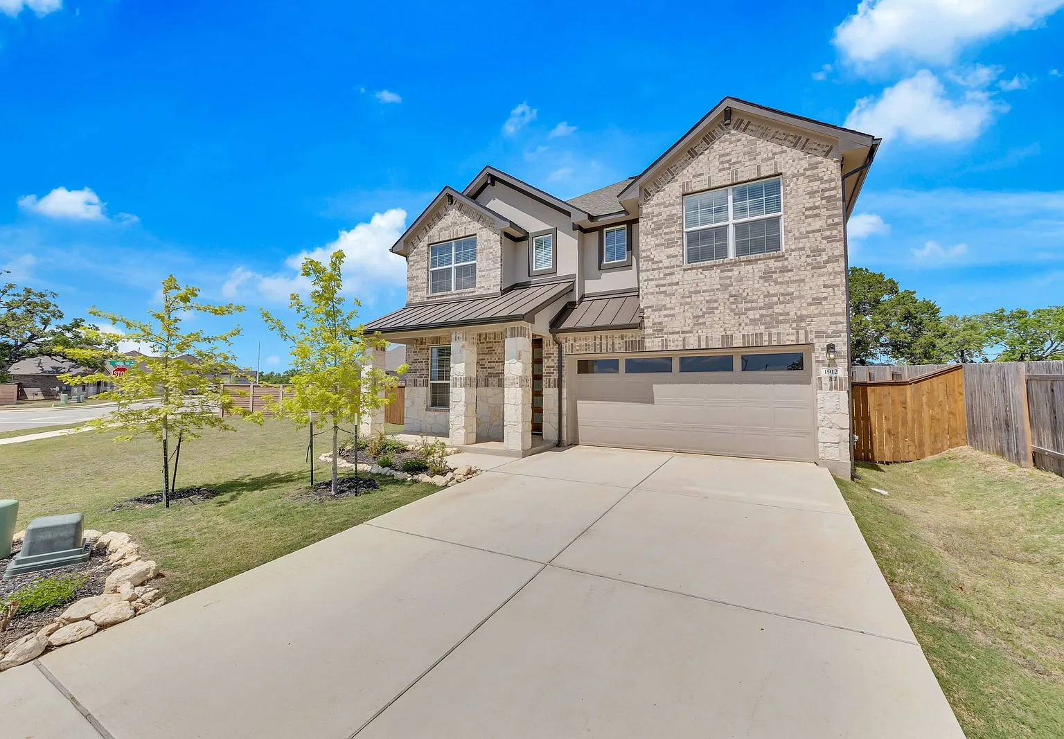 3 bed, 2.5 bath, 2345 sqft, $2,199 — Photo 4