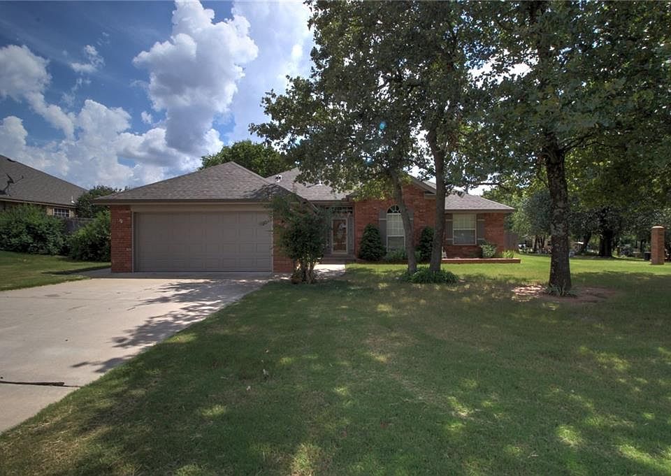 1st image of 172 Woodlands Dr