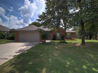 172 Woodlands Dr, Harrah, OK 73045