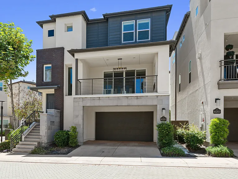 16205 Camden Cir — Photo 50