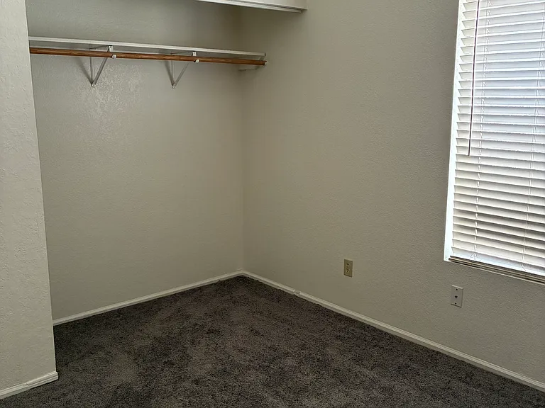 1425 N San Joaquin Dr — Photo 12