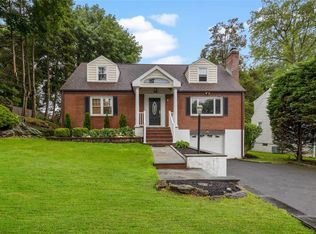 89 Oakland Ave, Harrison, NY 10528
