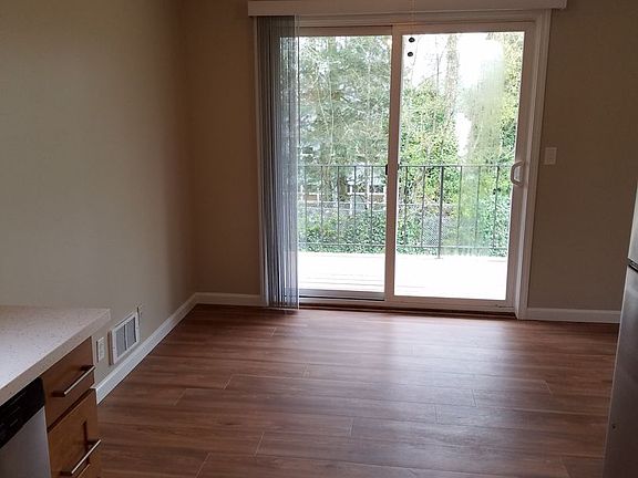 5th image of 15532 27th Ave NE APT 2