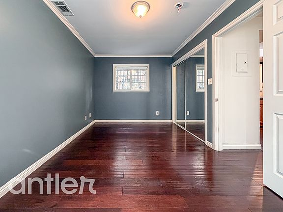 2nd image of 5935 Willoughby Ave #U5935