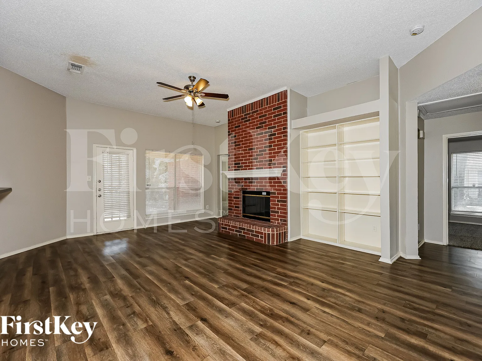 4 bed, 2.0 bath, 2009 sqft, $2,200 — Photo 2