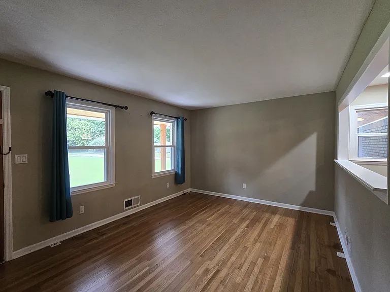 2155 Monterey Dr — Photo 6