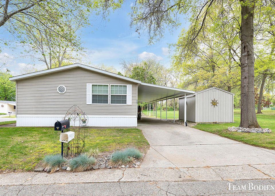 1st image of 5547 Seagull Dr NE