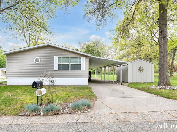 5547 Seagull Dr NE, Belmont, MI 49306