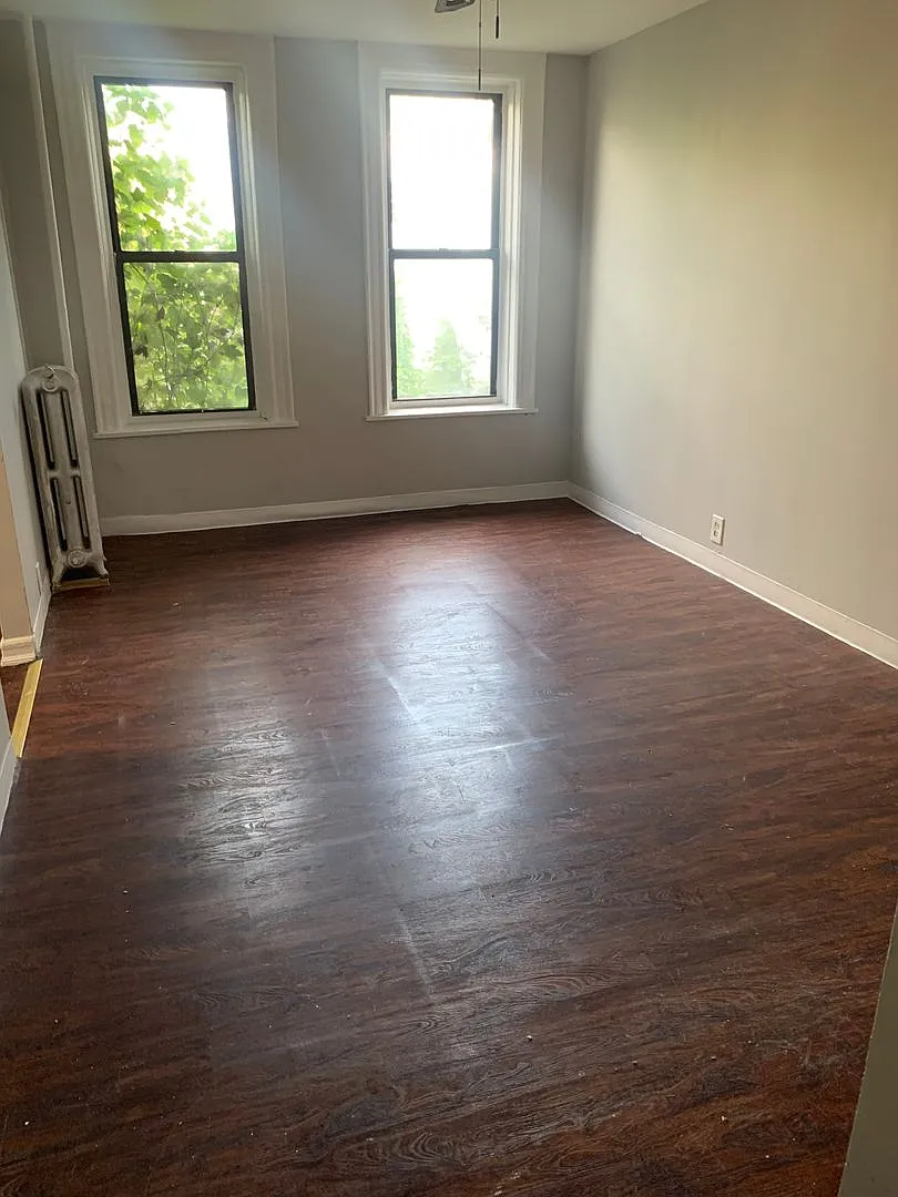 280 Hawthorne Avenue — Photo 3