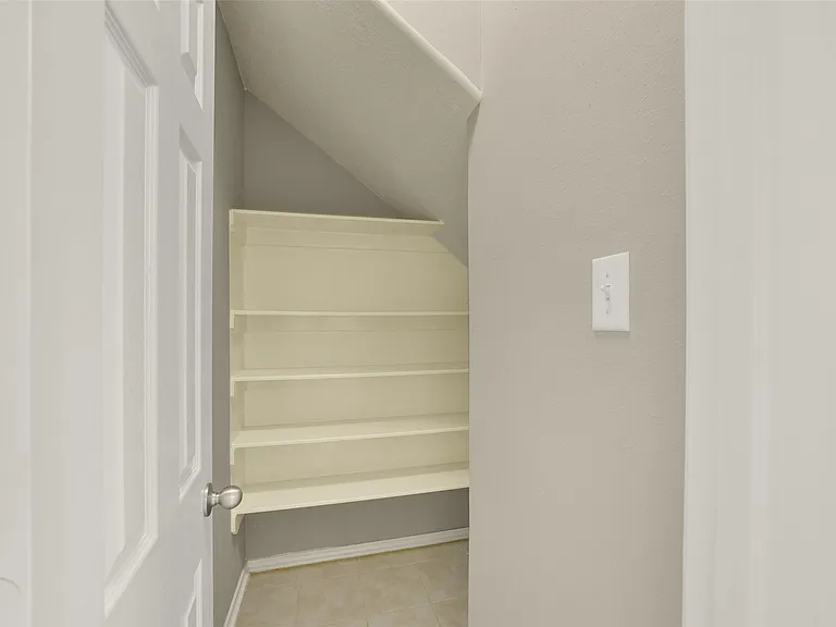 171 N Burberry Park Cir — Photo 14