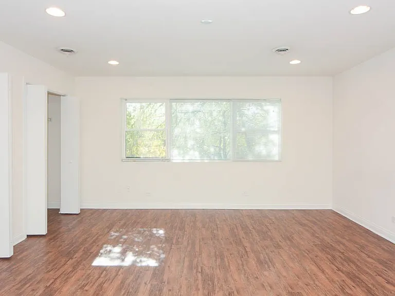 3940 N Pulaski Rd #F3 — Photo 6