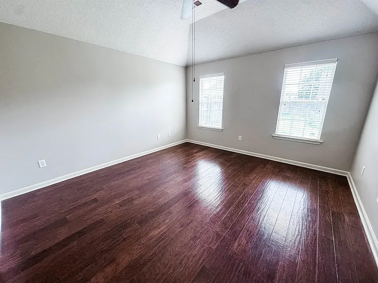 1532 Pemberton Ln — Photo 5