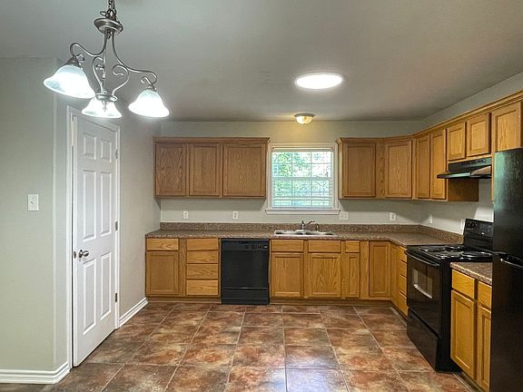 3rd image of 208 Scarborough St
