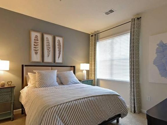 There is also a ceiling fan in the bedroom!