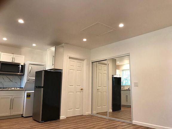 3rd image of 20663 Clark St