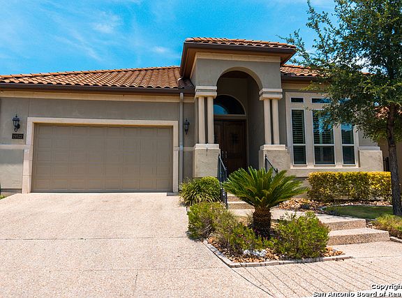 2nd image of 19522 Brooke Pl