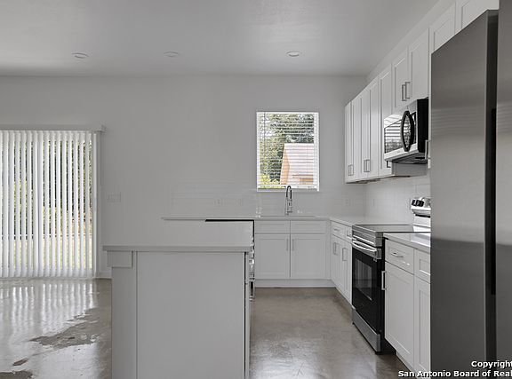 5th image of 923 Piedmont Ave