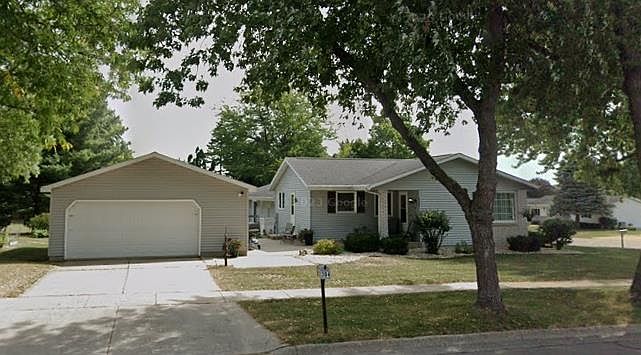 1st image of 304 N Crosby Ave