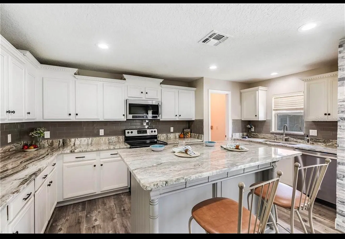5 bed, 2996 sqft, $3,250 — Photo 4