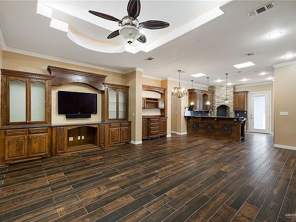 3rd image of 100 E Tearose Ave