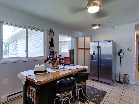 4th image of 1490 Cornwall Rd