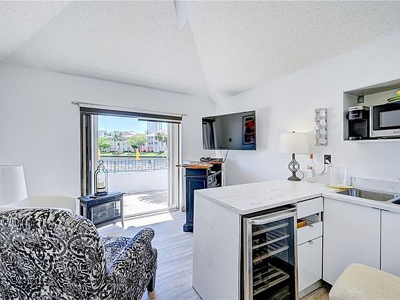 4th image of 300 Three Islands Boulevard #12