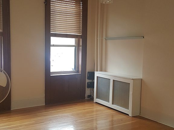2nd image of 2567 41st St #2
