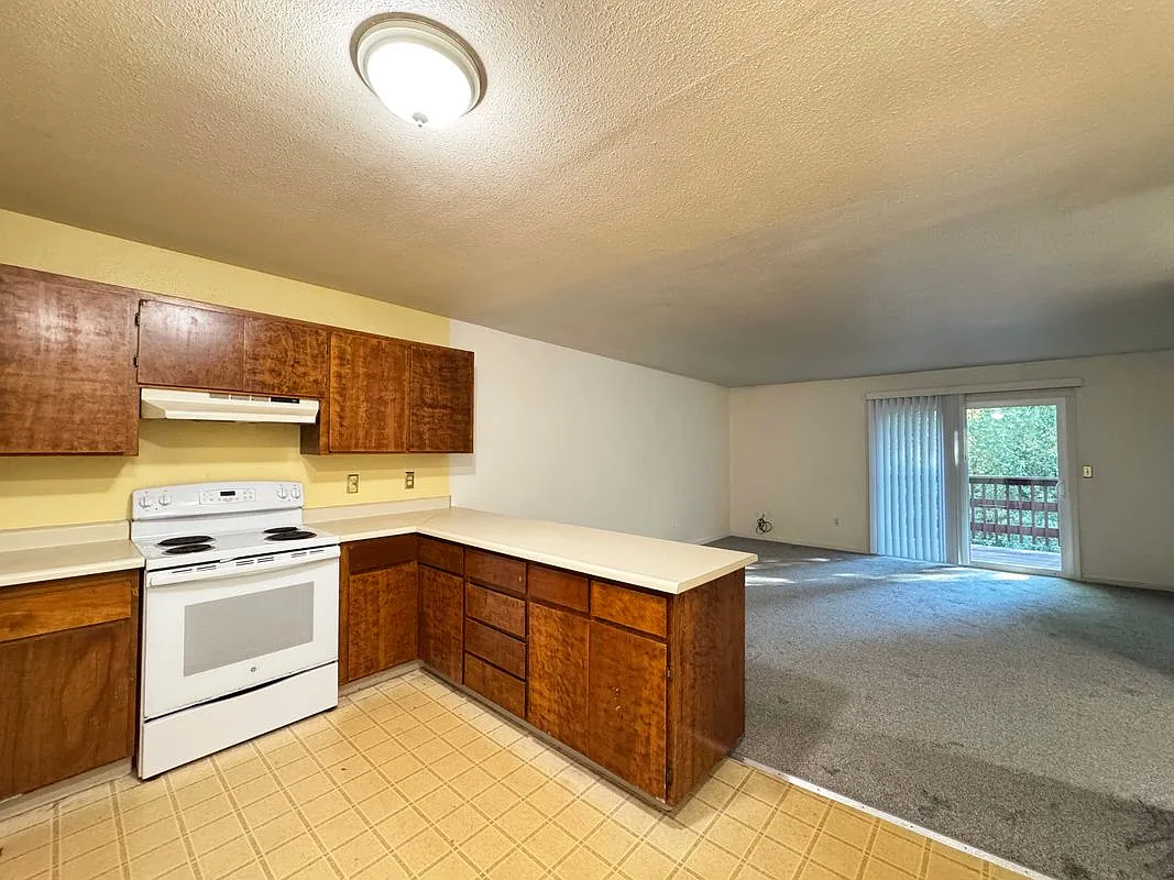 2 bed, 1.0 bath, 784 sqft, $1,750 — Photo 2