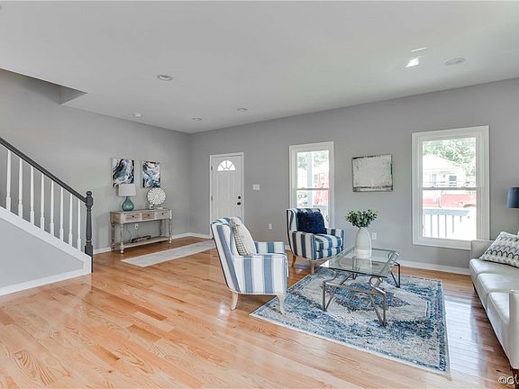 3rd image of 2906 Lawson St