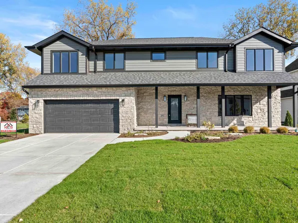 8209 Castle Dr, Munster, IN 46321