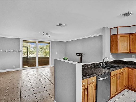 3rd image of 1331 Hampton Blvd #1331