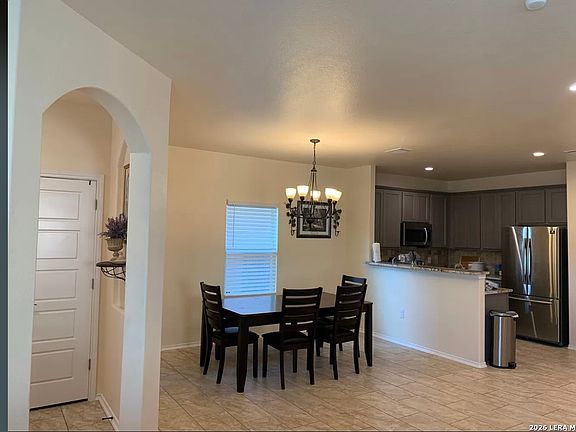 3rd image of 5981 MIDCROWN DR