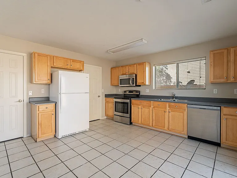 2420 E Gleneagle Dr — Photo 10