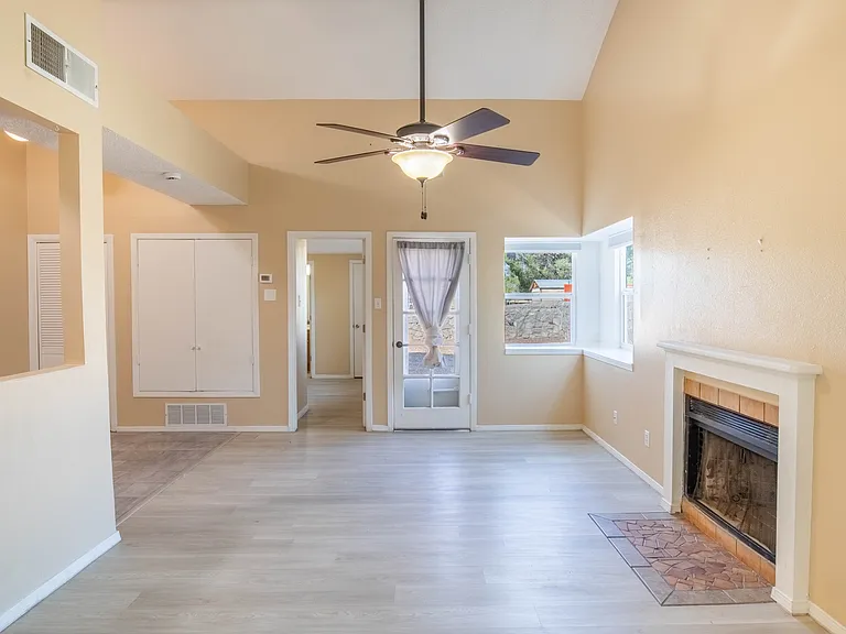 623 Paula Pl — Photo 11
