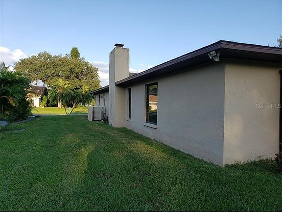 3rd image of 1569 Bay Hill Cir