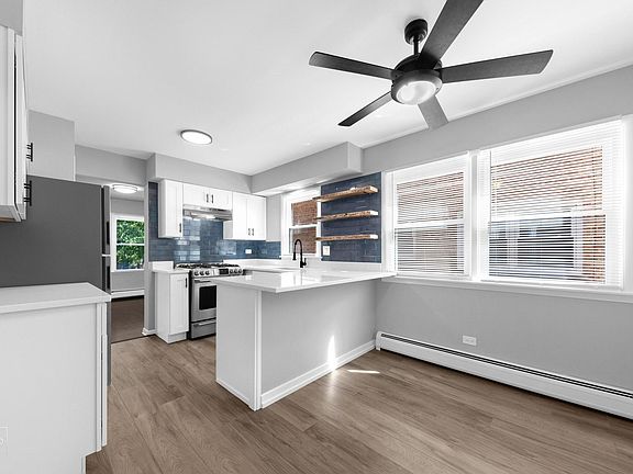 3rd image of 935 Elgin Ave #1
