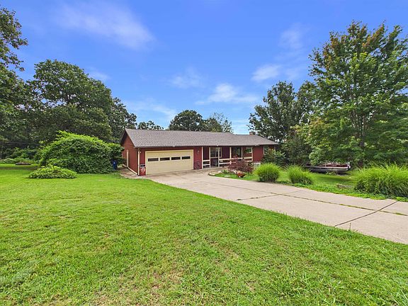 3rd image of 172 Clements Dr