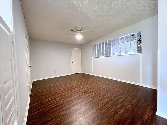 4th image of 2535 Planters Row