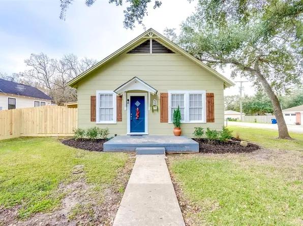 400 N Stevenson St, Eagle Lake, TX 77434