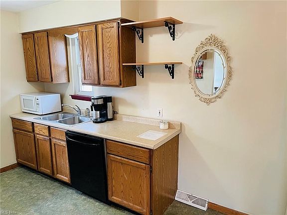 4th image of 33861 Willowick Dr