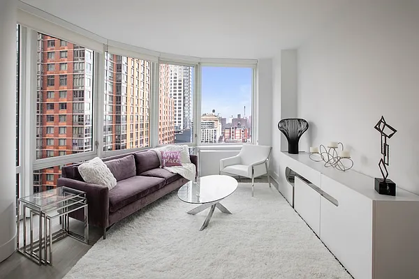 Rented by Red Apple Group | media 20