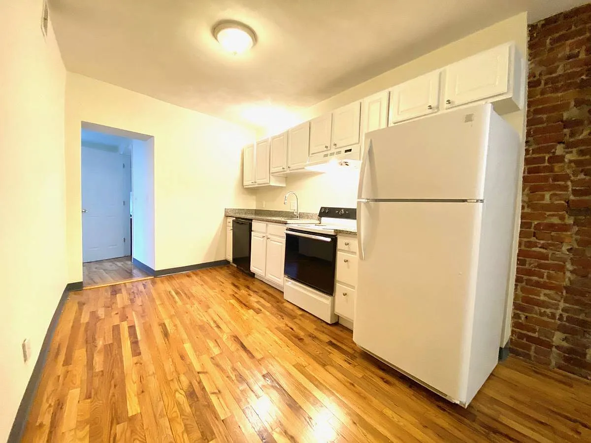 3 bed, $4,500 — Photo 2