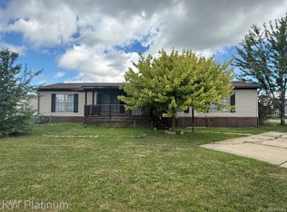 43585 Cardinal Dr, Clinton Township, MI