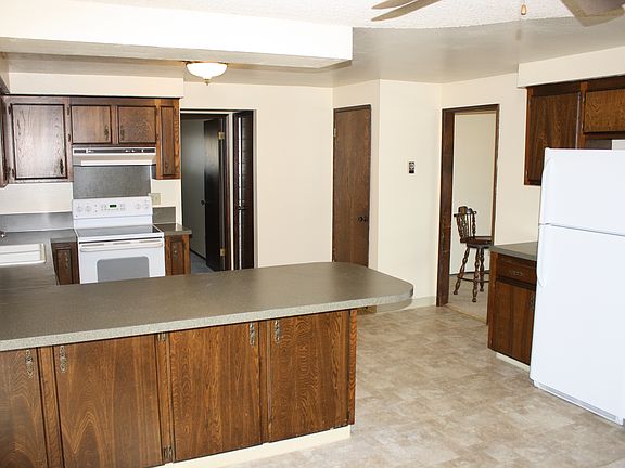 3rd image of 914 SE 124th Ave