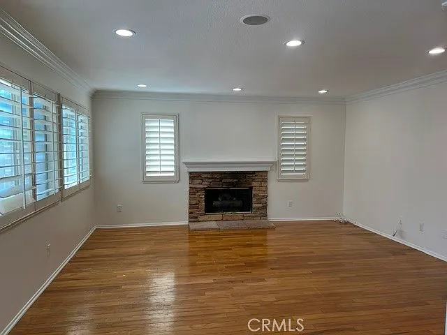 28 Granada — Photo 5